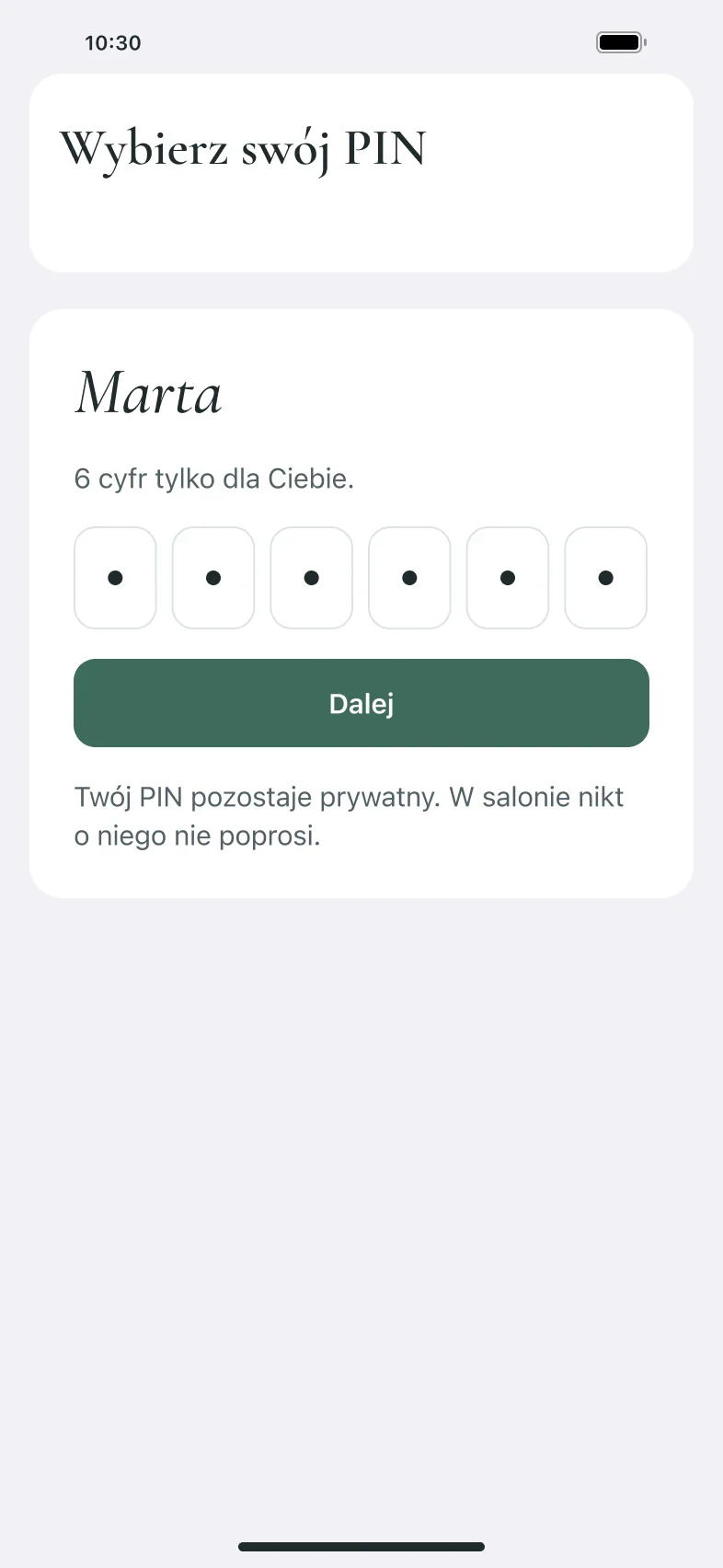 Ekran PIN-u na telefonie Marty: sześć pól na cyfry, przycisk Dalej i informacja, że PIN pozostaje prywatny, a w salonie nikt o niego nie poprosi